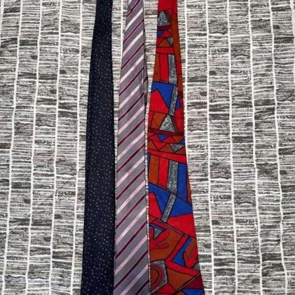 Set of 3 men's ties - Picture 2 of 2
